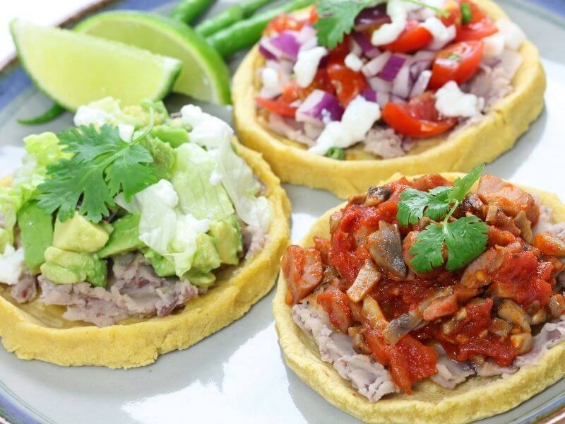 mexican-sopes-de-pollo