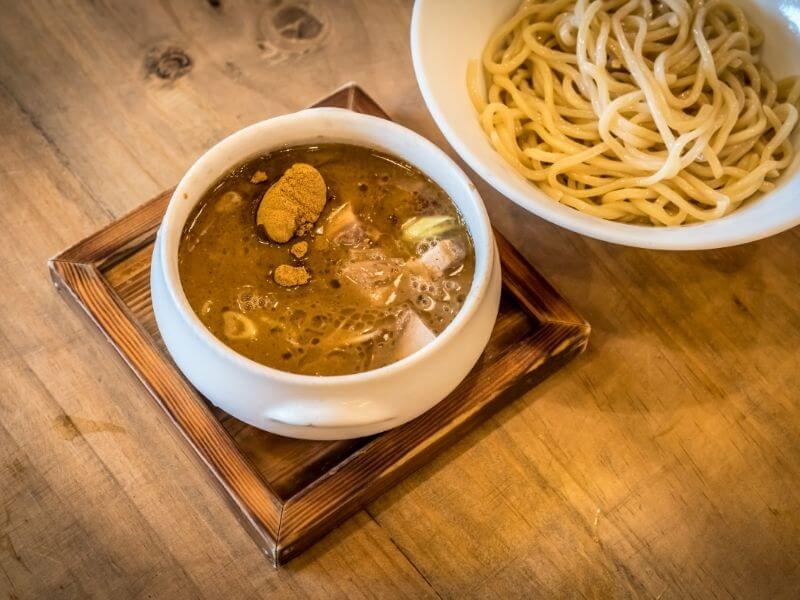 tsukemen-vs-ramen