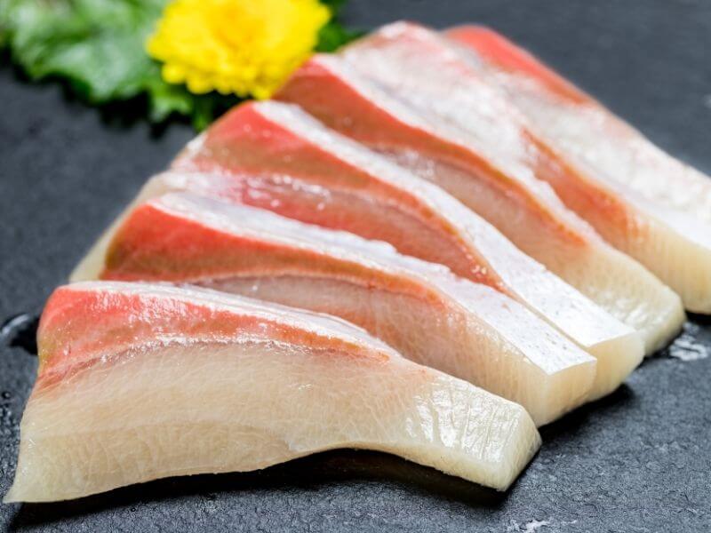 yellowtail-sashimi-calories-and-nutrition