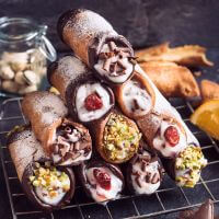 italian-pastries-cannoli